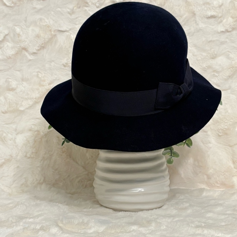 Vintage Halston Women's Navy Blue 100% Wool Hat with ribbon and bowl detail